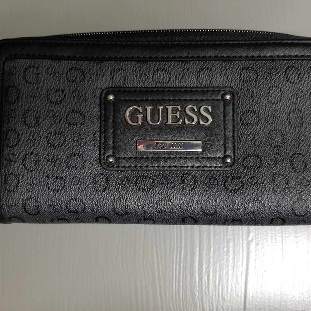 Guess Wallet